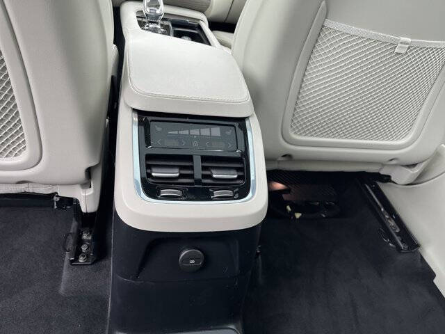 2024 Volvo XC90 Recharge T8 Ultimate Bright Theme 7P