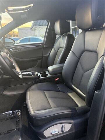 2023 Porsche Macan T