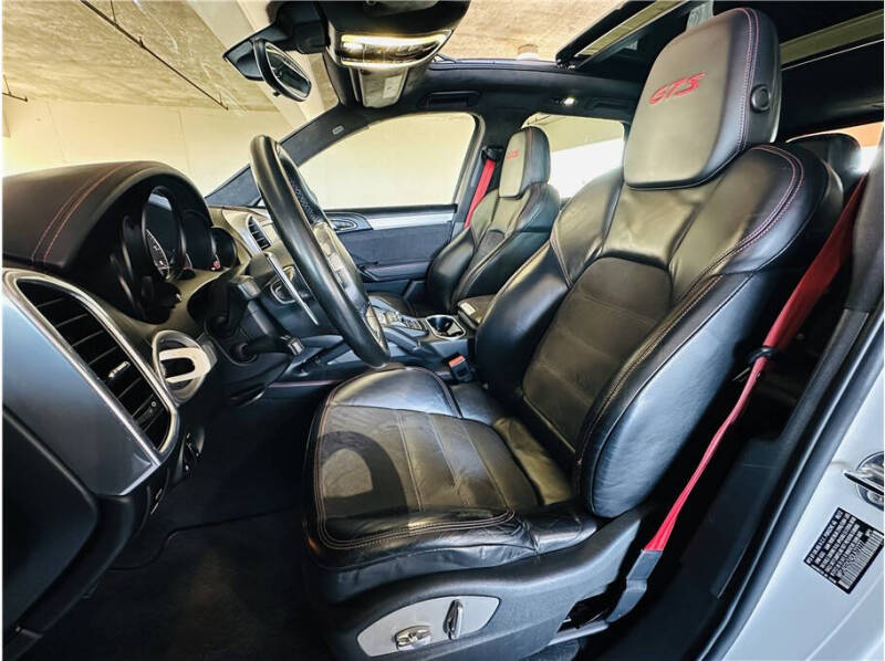 2013 Porsche Cayenne GTS