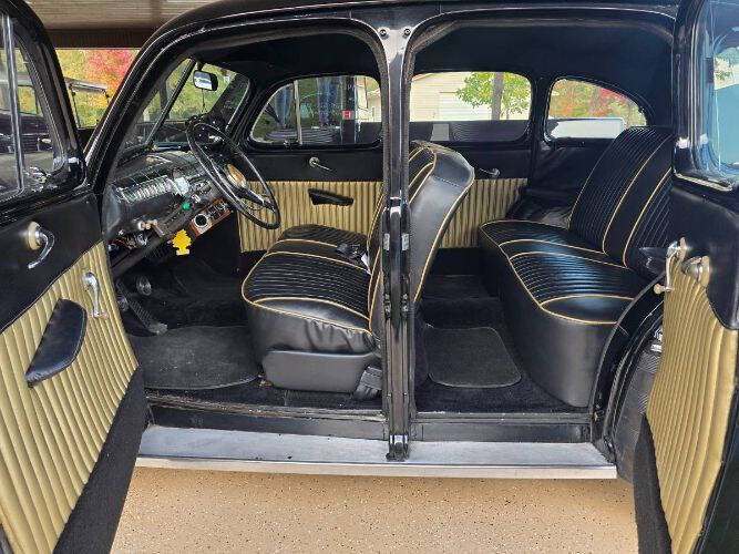 1948 Ford Super Deluxe