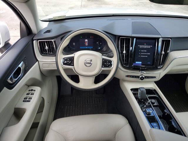 2023 Volvo XC60 B5 Plus Bright Theme