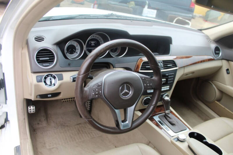 2013 Mercedes-Benz C-Class C250 Sport photo 18