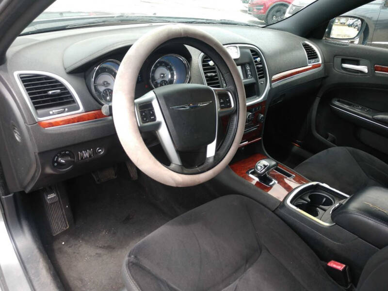 2012 Chrysler 300 -'s photo