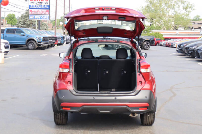 2020 Nissan Kicks SR