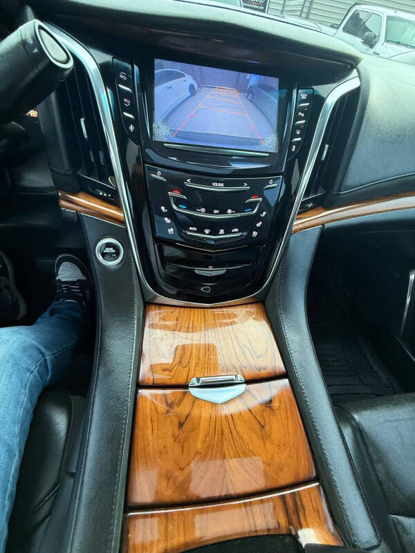 2015 Cadillac Escalade Luxury