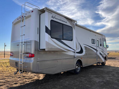 2005 Workhorse Hurricane