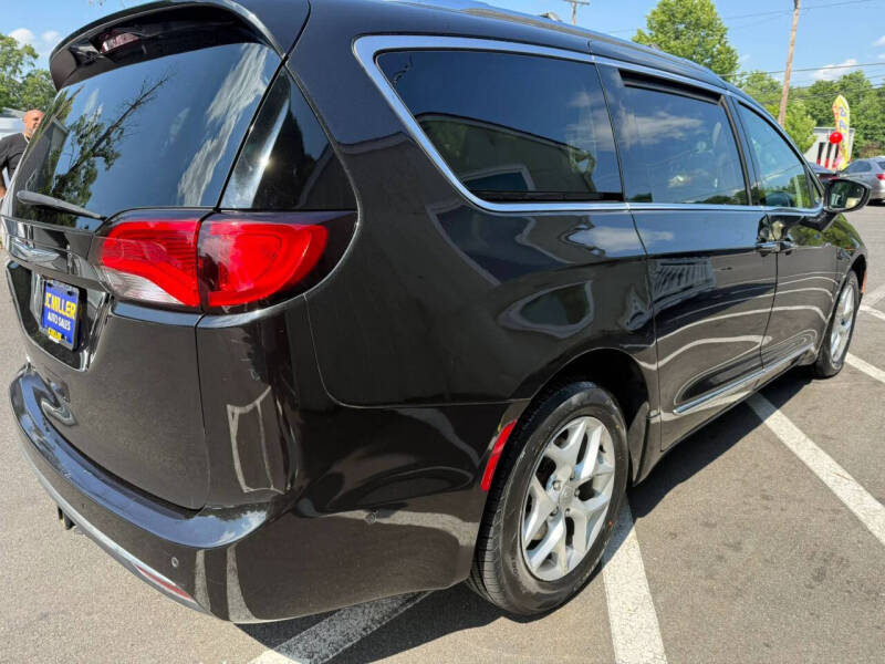 2017 Chrysler Pacifica Touring-L Plus