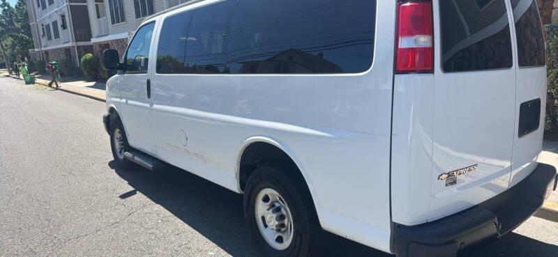 2022 Chevrolet Express LS 3500