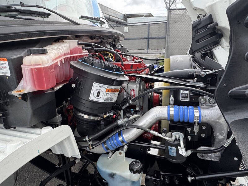 2019 Freightliner M2 106