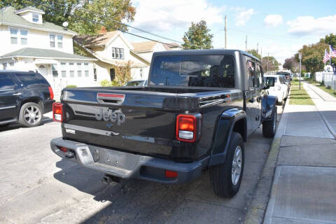 2022 Jeep Gladiator Sport