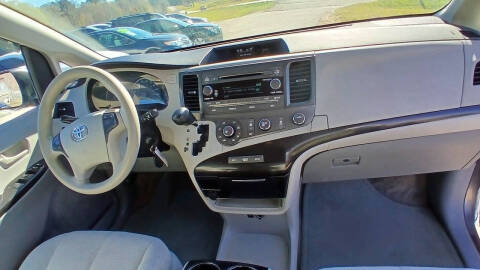 2011 Toyota Sienna LE 7-Passenger