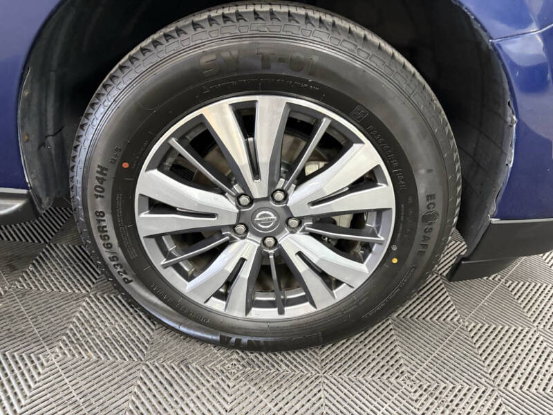 2020 Nissan Pathfinder SV