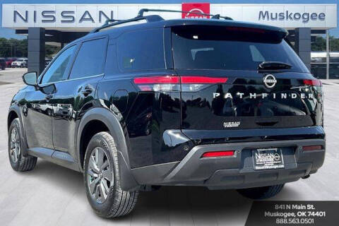 2025 Nissan Pathfinder SV