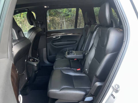 2016 Volvo XC90 T6 Momentum