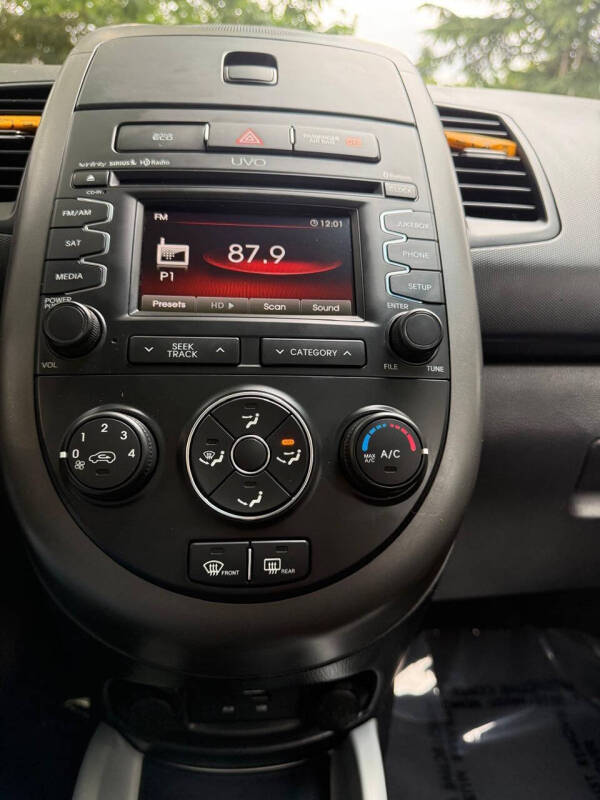 2012 Kia Soul +