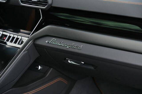 2023 Lamborghini Urus S