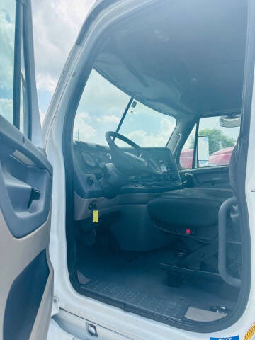2015 Freightliner Cascadia Day Cab