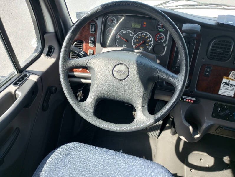 2014 Freightliner M2 106