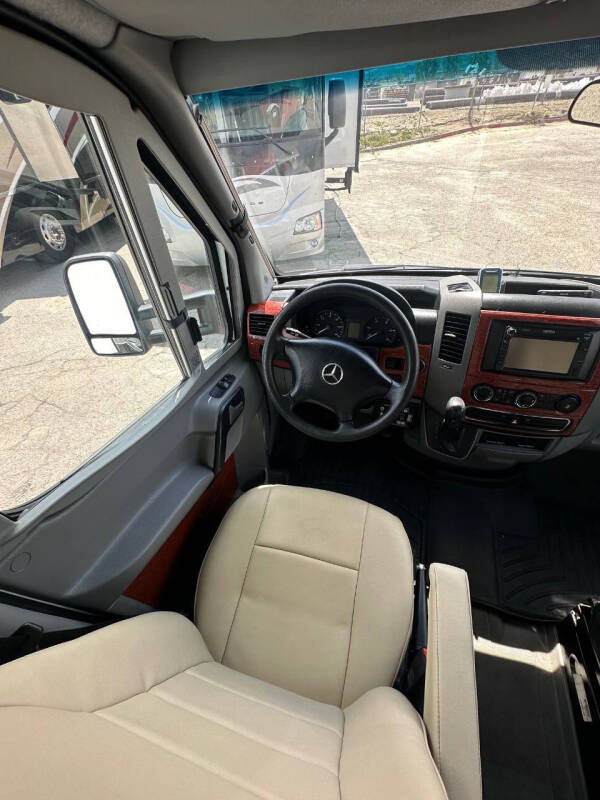 2010 Itasca NAVION 24A