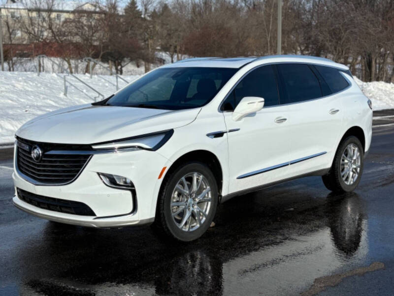 2022 Buick Enclave Essence