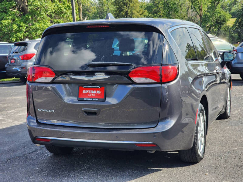 2022 Chrysler Voyager LX