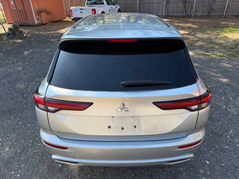 2023 Mitsubishi Outlander SE
