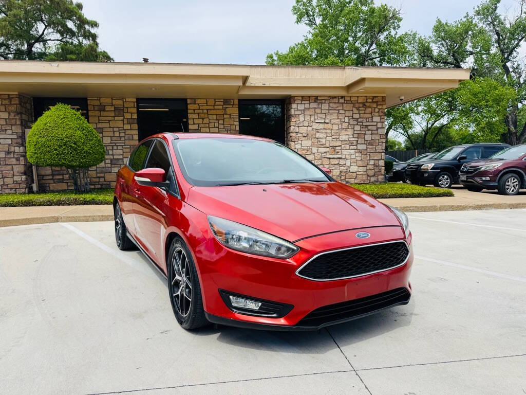 Red 2018 Ford Focus SEL SEL 4dr Hatchback 2