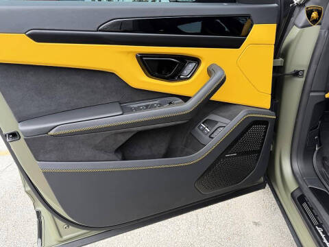 2025 Lamborghini Urus SE