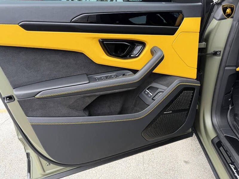 2025 Lamborghini Urus SE