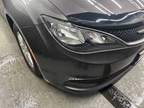 2017 Chrysler Pacifica LX