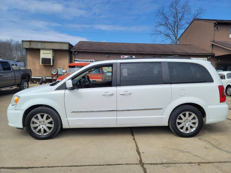 2016 Chrysler Town and Country for sale at J.R.'s Truck & Auto Sales, Inc. in Butler PA