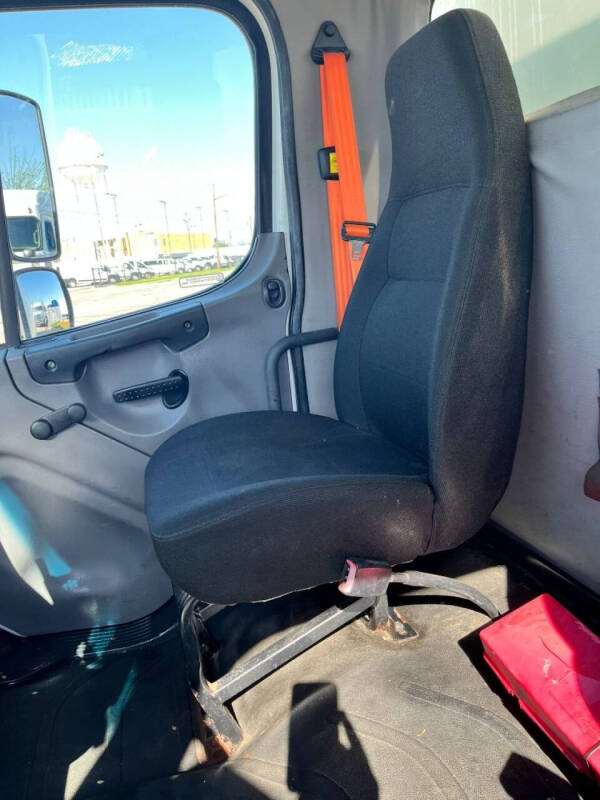 2013 Freightliner M2 106