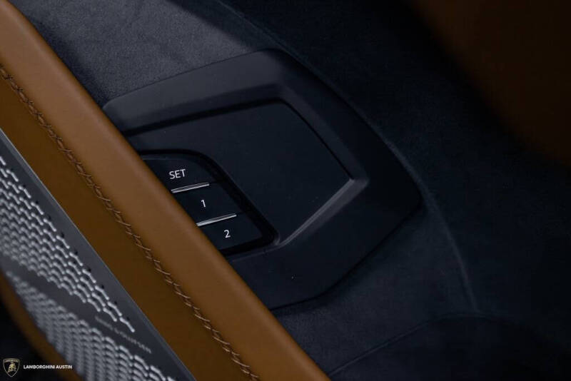 2025 Lamborghini Urus SE