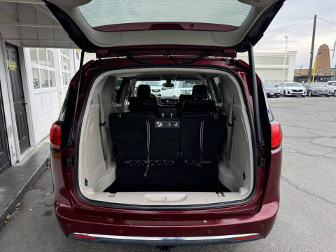 2017 Chrysler Pacifica Touring-L