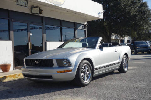 2005 Ford Mustang V6 Deluxe