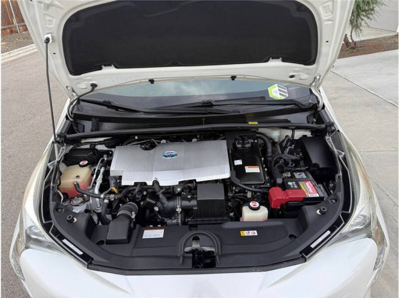 2017 Toyota Prius Three Touring