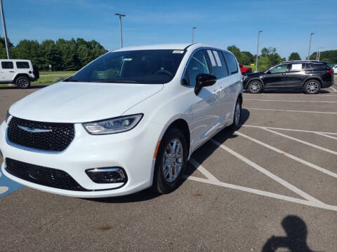 2025 Chrysler Pacifica Select