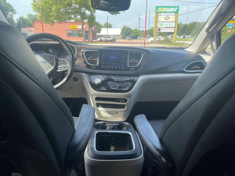 2017 Chrysler Pacifica Touring-L Plus