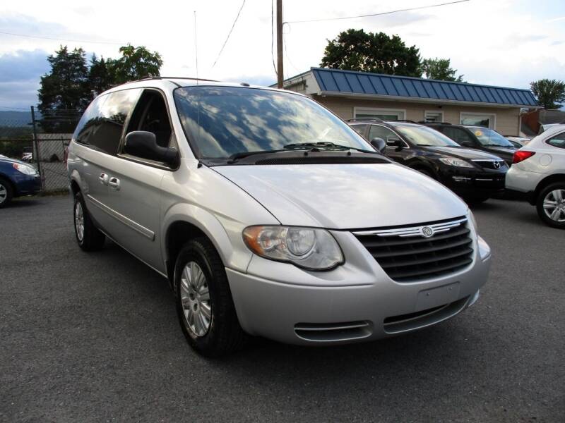 2007 Chrysler Town and Country for sale at Supermax Autos in Strasburg VA