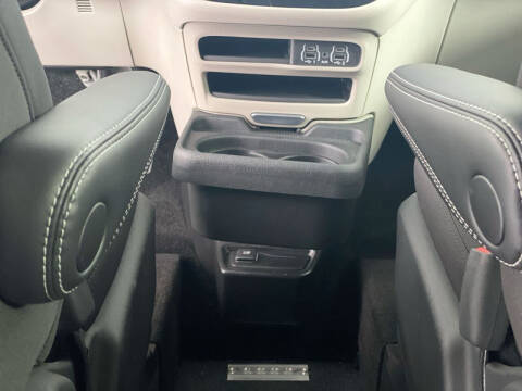 2024 Chrysler Voyager LX