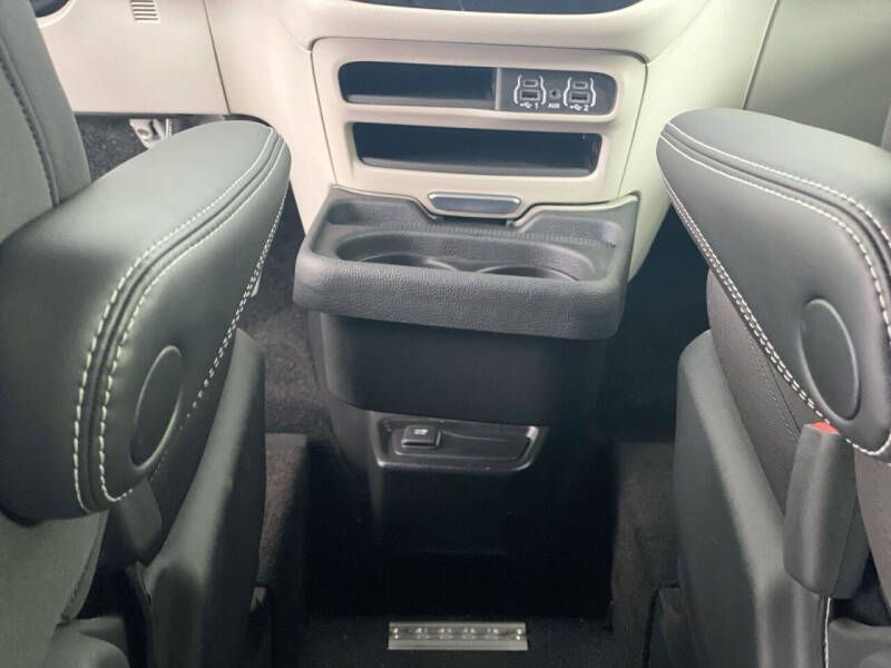 2024 Chrysler Voyager LX