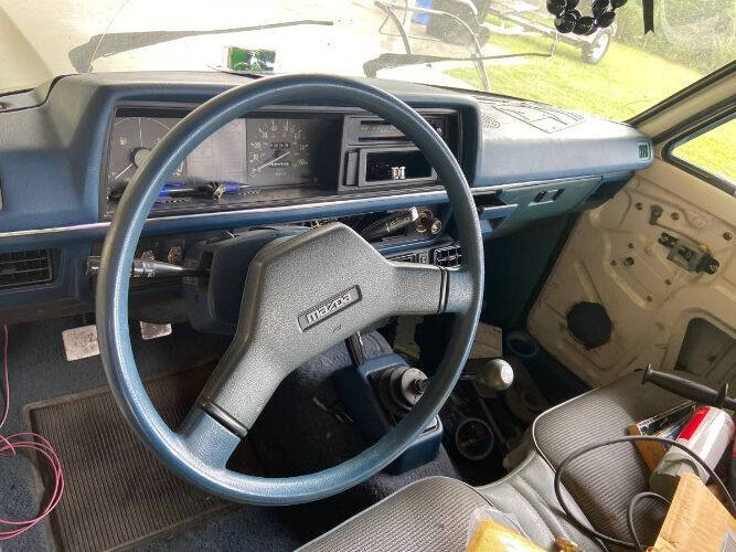 1984 Mazda B2000