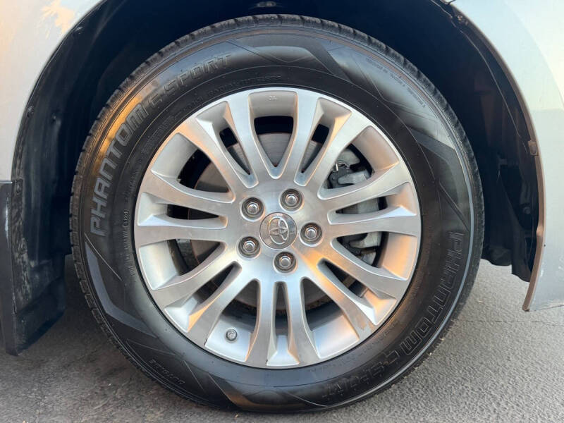 2013 Toyota Sienna XLE 7-Passenger Auto Access Seat