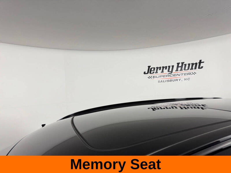 2024 Volvo XC60 B5 Core Dark Theme