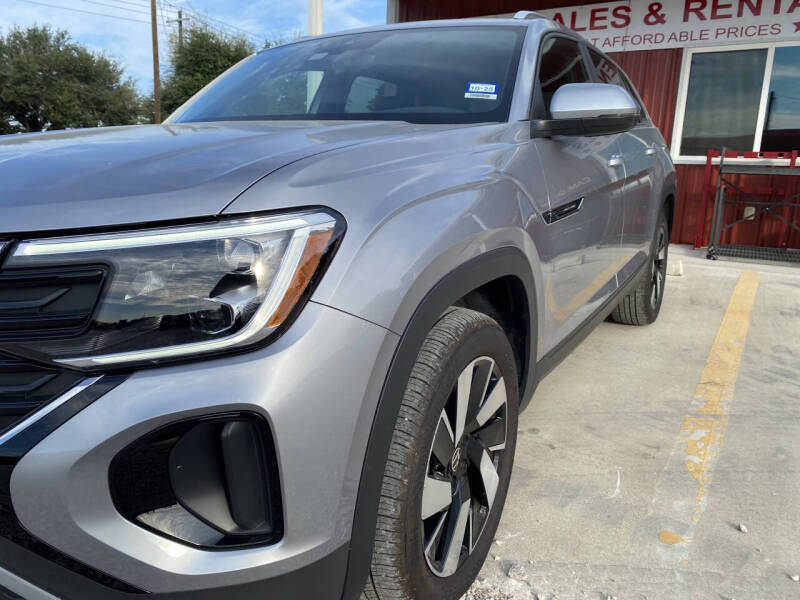 Used 2024 Volkswagen Atlas Cross Sport SE w/Tech with VIN 1V2WE2CA1RC200763 for sale in Lampasas, TX