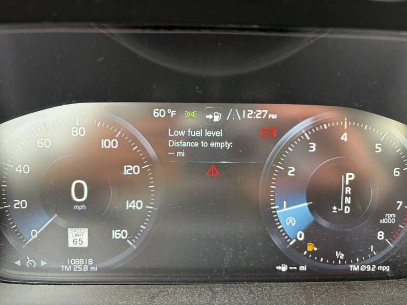 2016 Volvo XC90 T6 Momentum