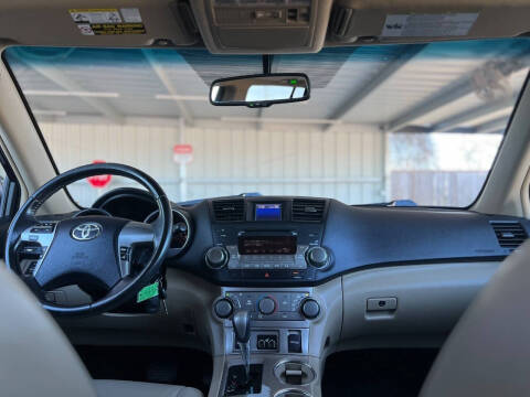 2011 Toyota Highlander SE