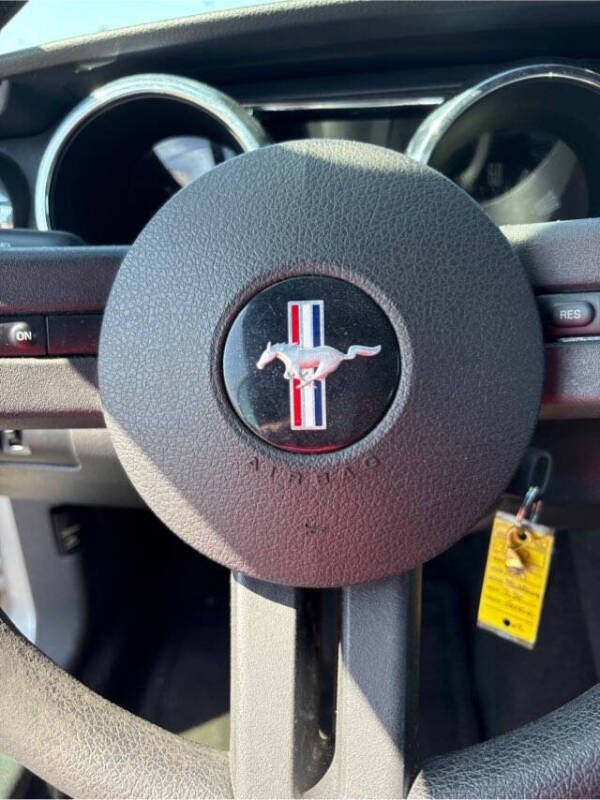 2006 Ford Mustang V6 Standard
