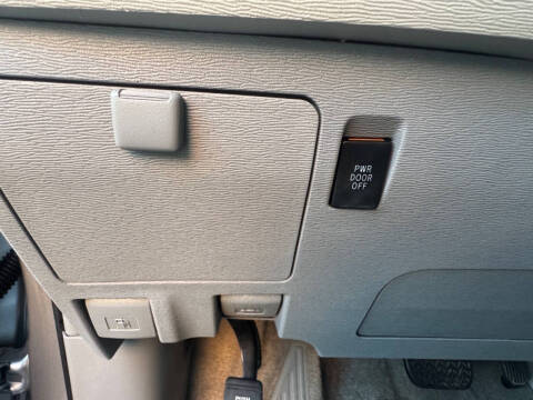 2013 Toyota Sienna XLE 7-Passenger Auto Access Seat