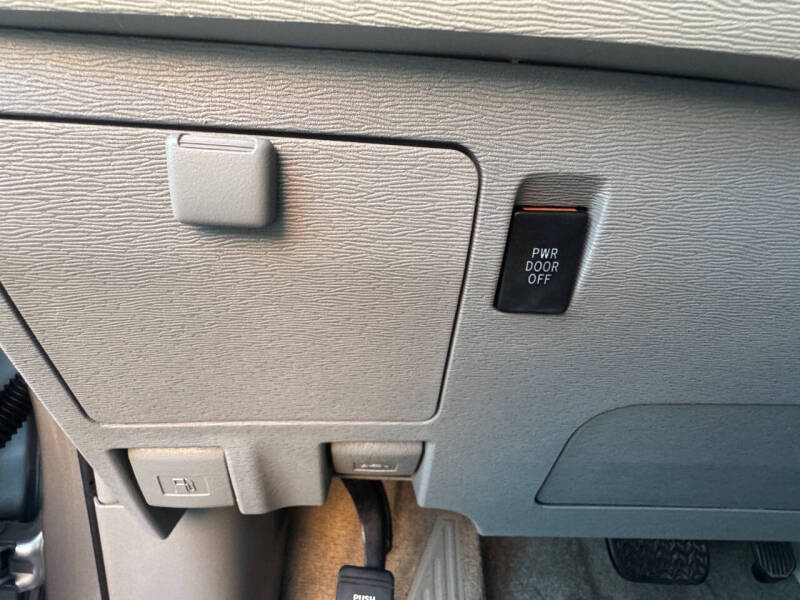 2013 Toyota Sienna XLE 7-Passenger Auto Access Seat